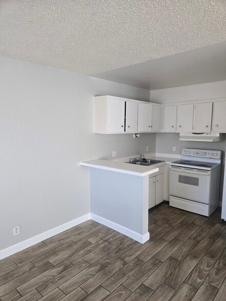 Building Photo - 485 North Cir