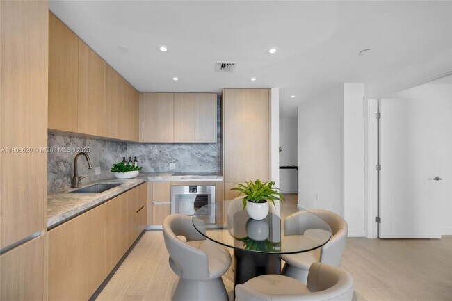 Building Photo - 500 Alton Rd