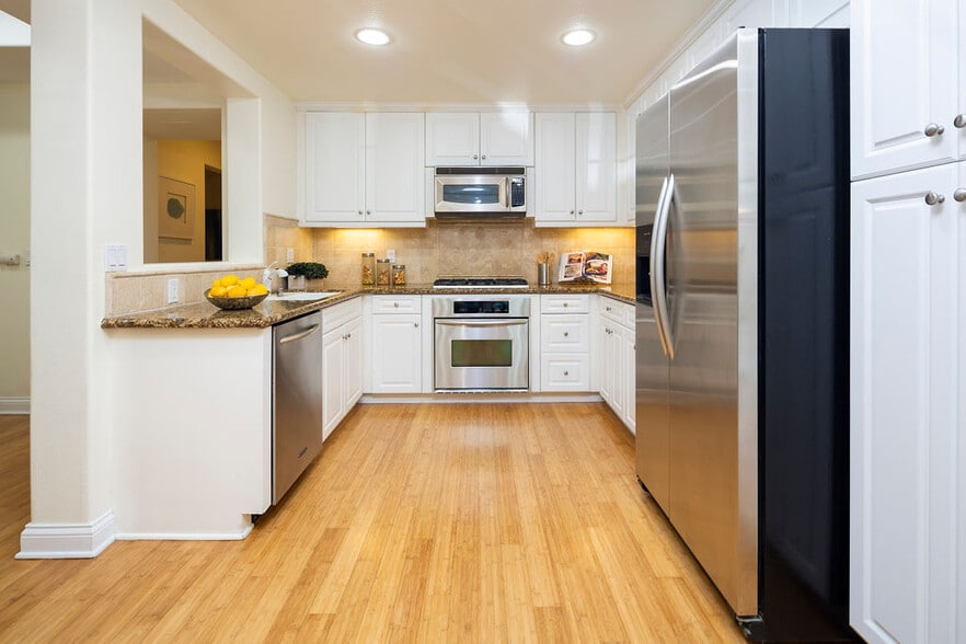 Building Photo - 12975 Agustin Pl