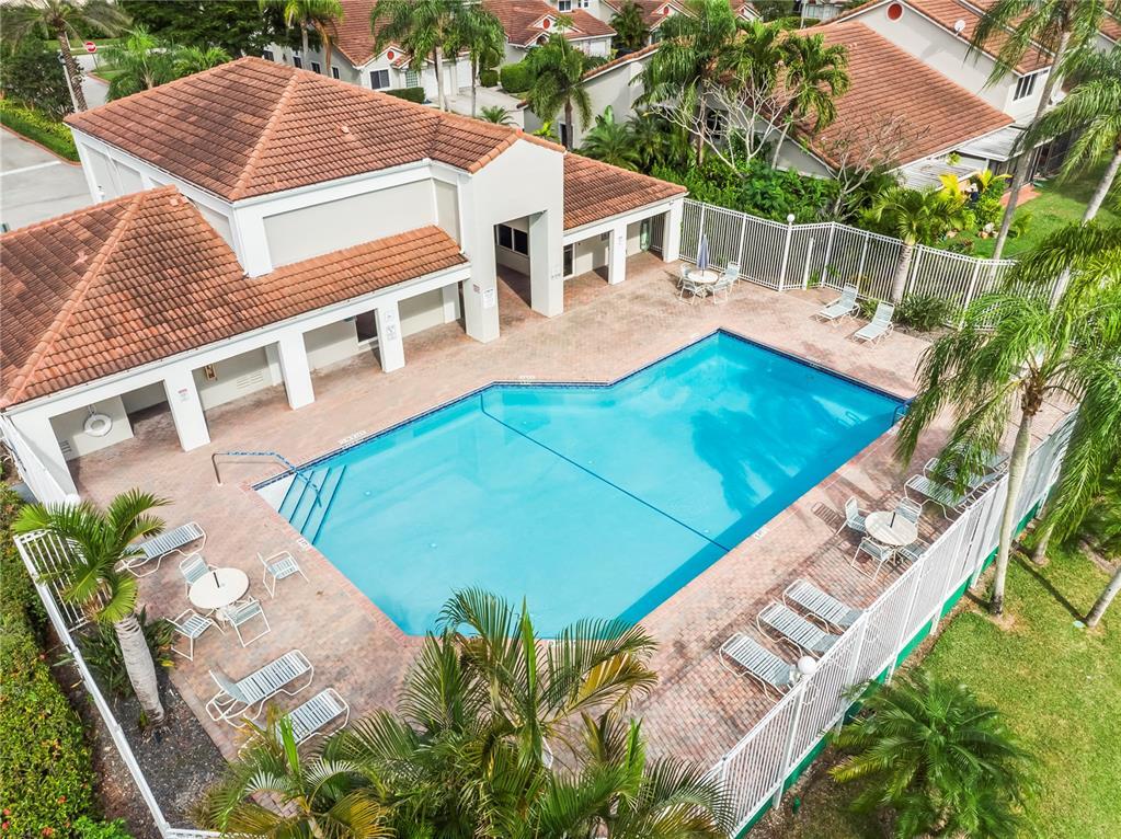 Building Photo - 7464 Pinewalk Dr S