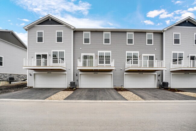 Building Photo - 25720 W Yorkshire Dr