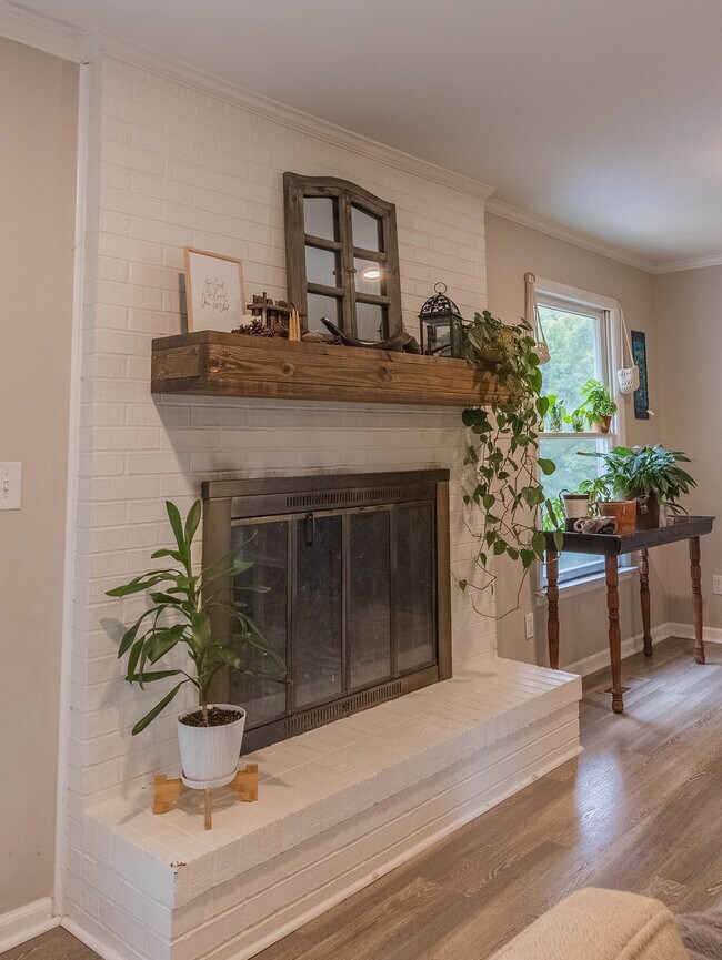 Building Photo - 210 Elliott Ct