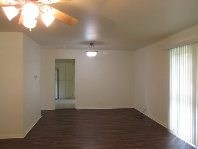 Building Photo - ***342 SW D Street***