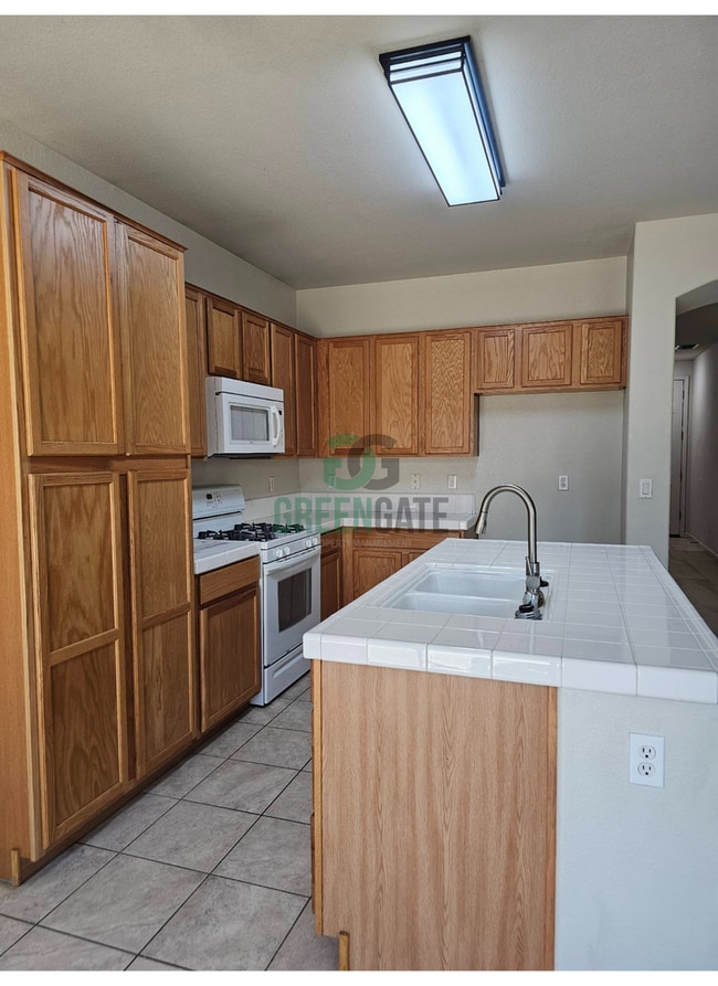 Building Photo - Lovely 1 Story Home in Riverpointe Communi...