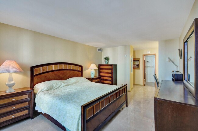 Building Photo - 1000 S Ocean Blvd