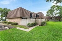Building Photo - 1024 10th Ln