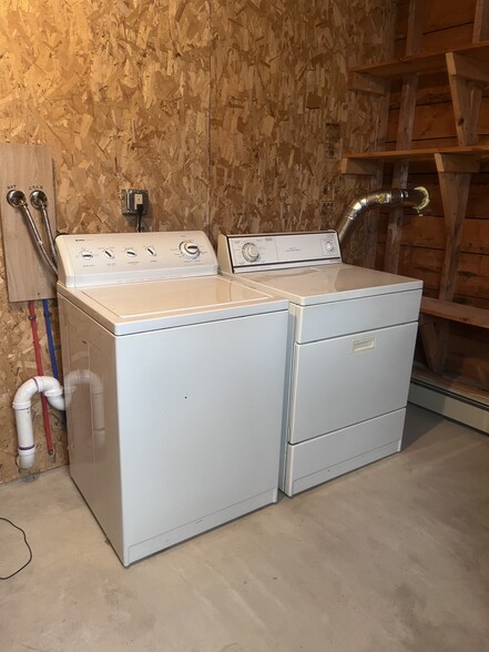 On-site washer and dryer - 87 Elm St