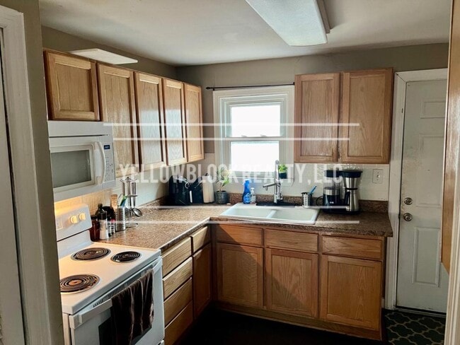 Building Photo - 320 E 79th Terrace