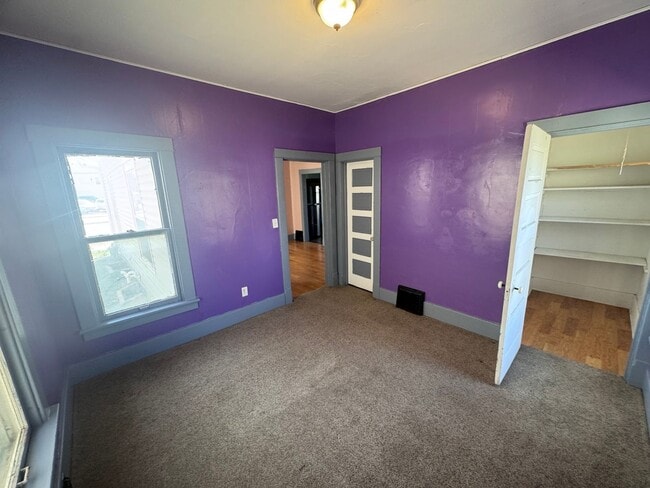 Building Photo - Spacious 4-Bed Home Near Schools with Back...
