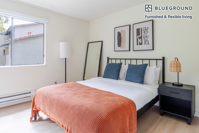 Building Photo - 1600 Villa St