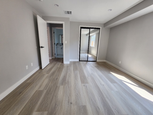 Building Photo - 2223 S Highland Ave