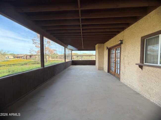 Building Photo - 1328 E Maddock Rd