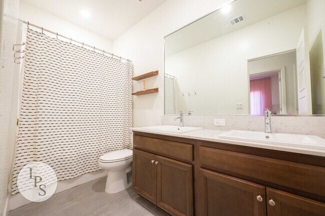 Building Photo - Madera Riverstone Home, 3BR/2BA, SOLAR, Community Pool, New Elementary School in Community!