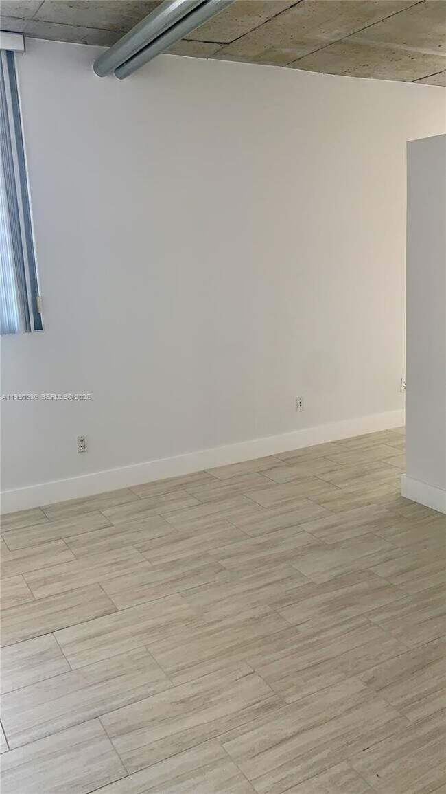 Building Photo - 690 SW 1st Ct