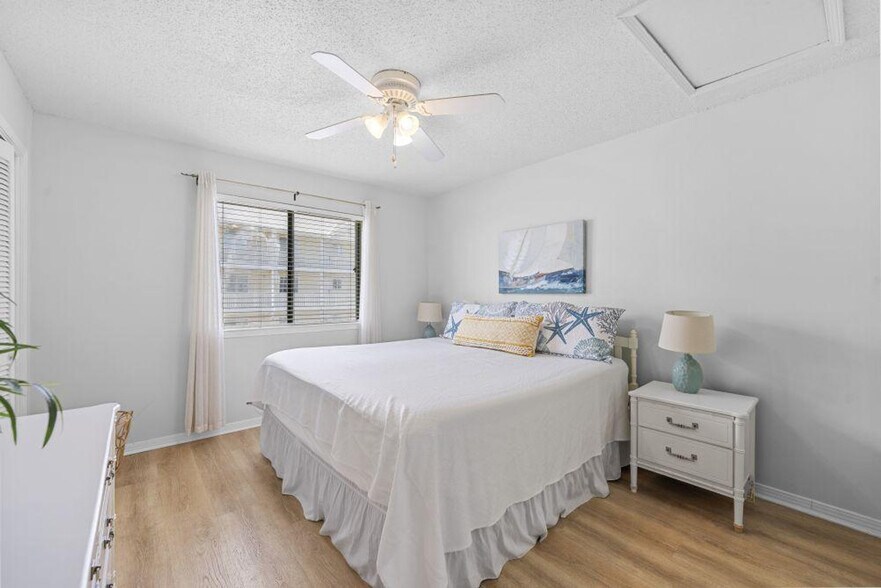 Building Photo - 25925 Canal Rd