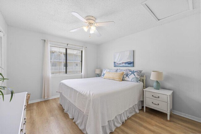 Building Photo - 25925 Canal Rd