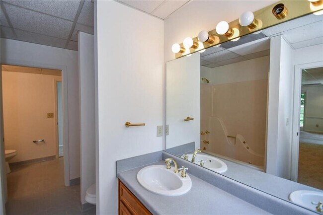 Building Photo - 17040 Birmingham Rd