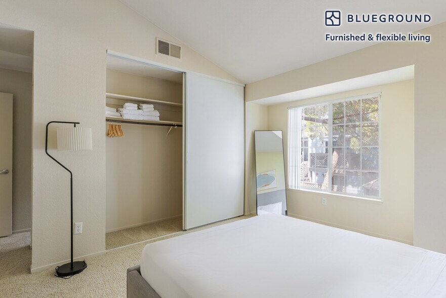 Building Photo - 43 Rock Harbor Ln