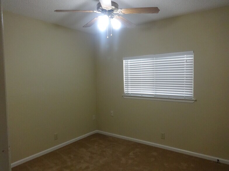 Building Photo - 4803 Fern Lake