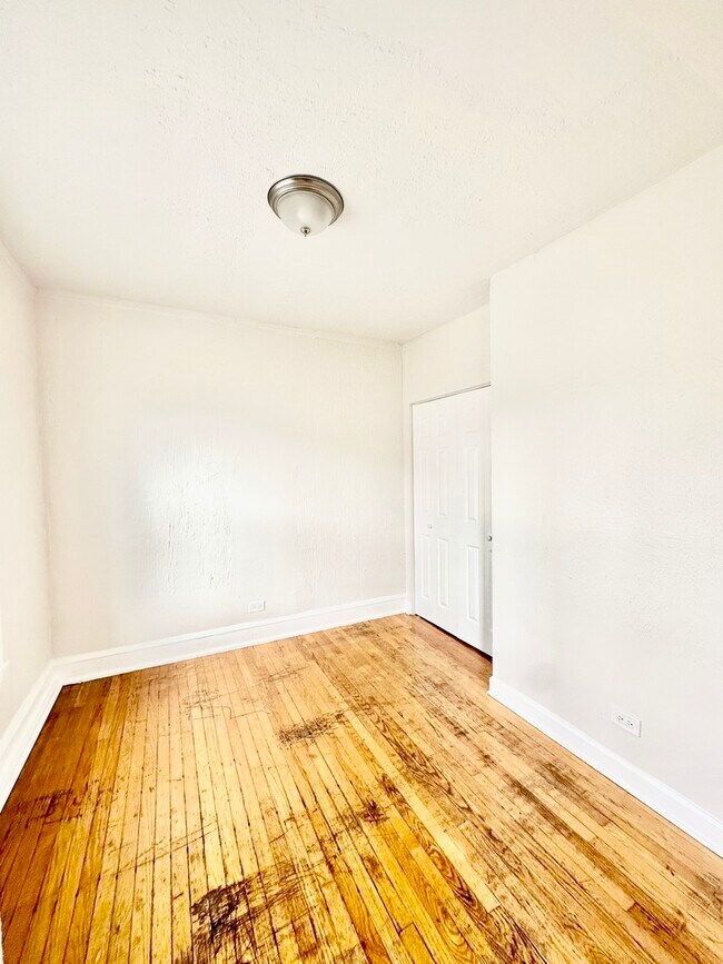 Building Photo - 1237 N Karlov Ave