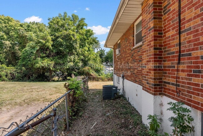 Building Photo - 500 N Elizabeth Ave