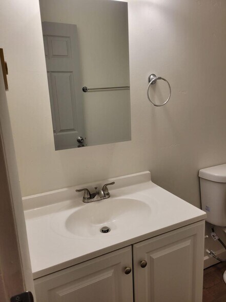 Building Photo - 828 Gloria St