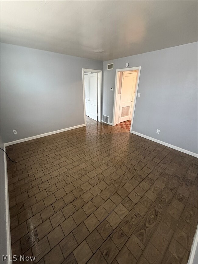 Building Photo - 310 Vine Ave