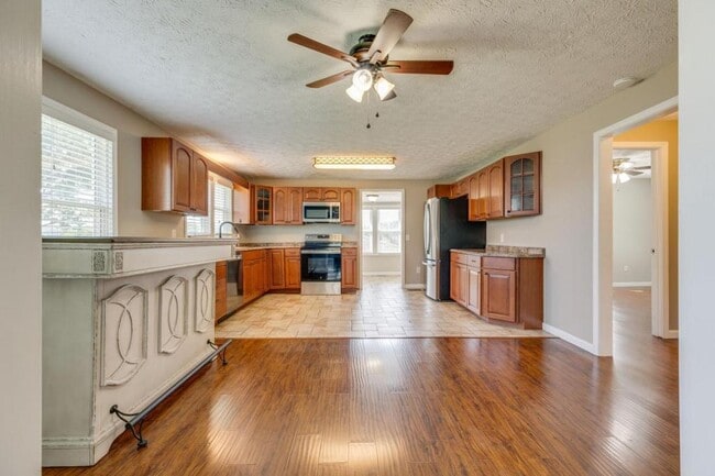 Building Photo - 4221 Maplewood St