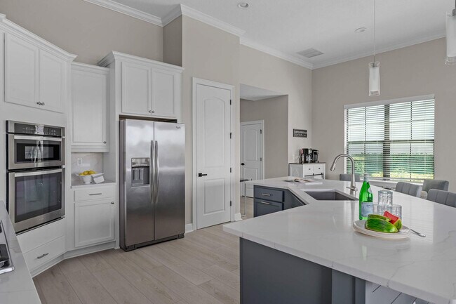 Building Photo - 834 Golden Bear Dr