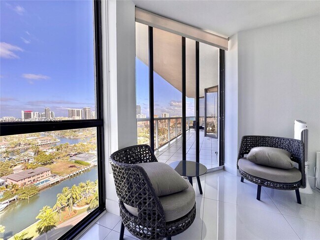 Building Photo - 3640 Yacht Club Dr