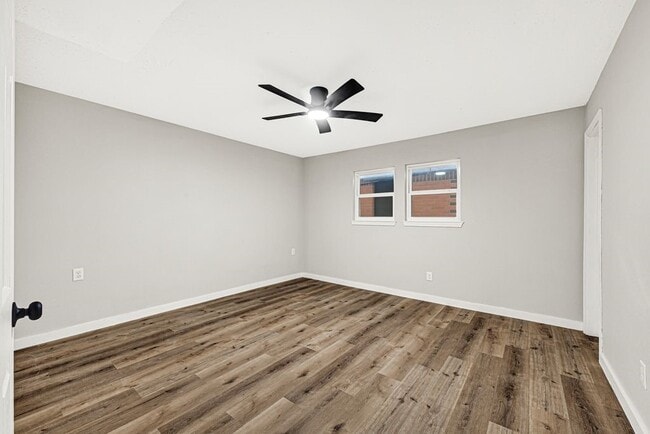 Building Photo - 5000 Pease St