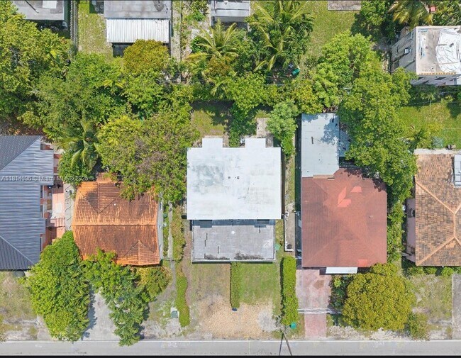 Building Photo - 10747 NE 2nd Pl