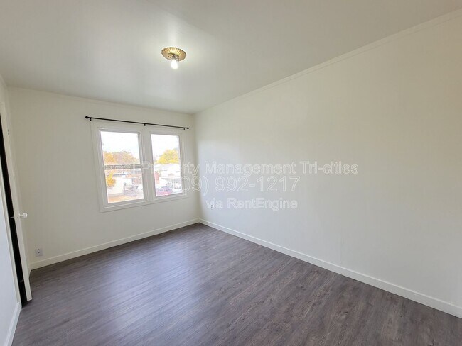 Building Photo - 87 Symons St