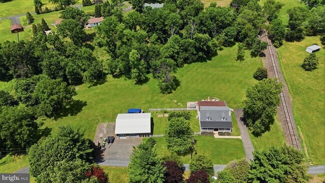 Building Photo - 1682 Creek Rd