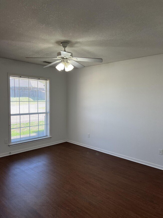 Building Photo - 1751 Rock Hollow Loop