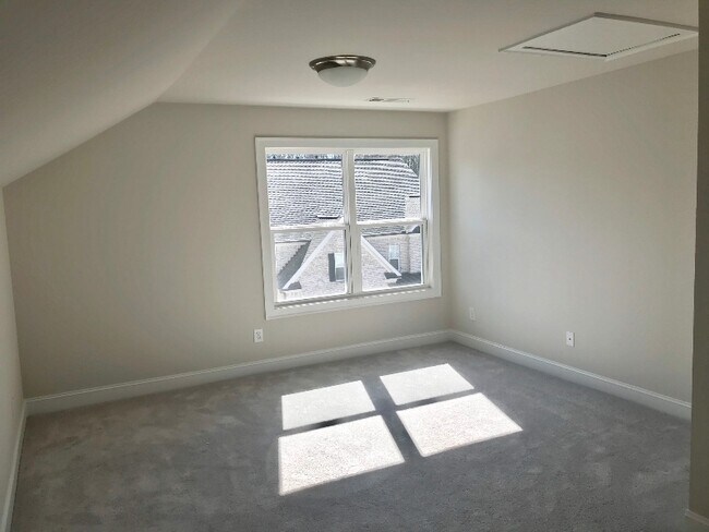 Building Photo - 570 Turlington Pl