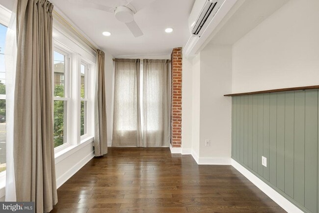 Building Photo - 336 Channing St NE