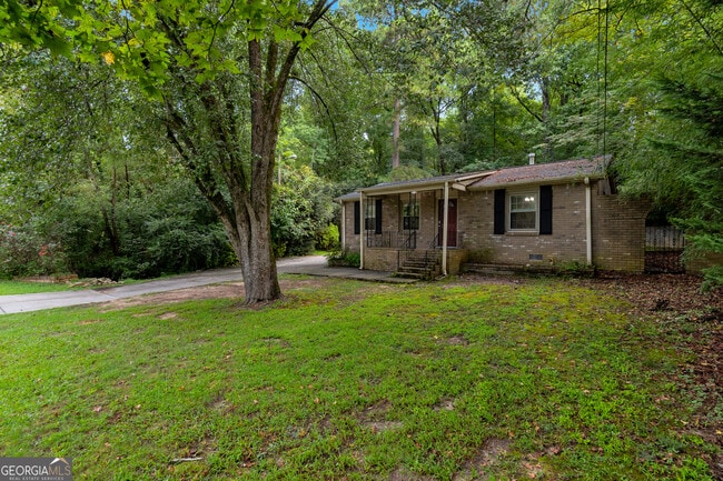 Building Photo - 240 Lake Dr