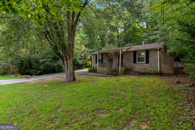 Building Photo - 240 Lake Dr