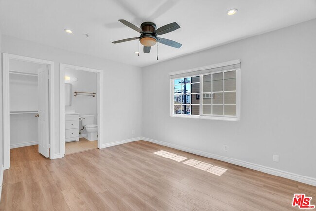 Building Photo - 119 E Beach Ave