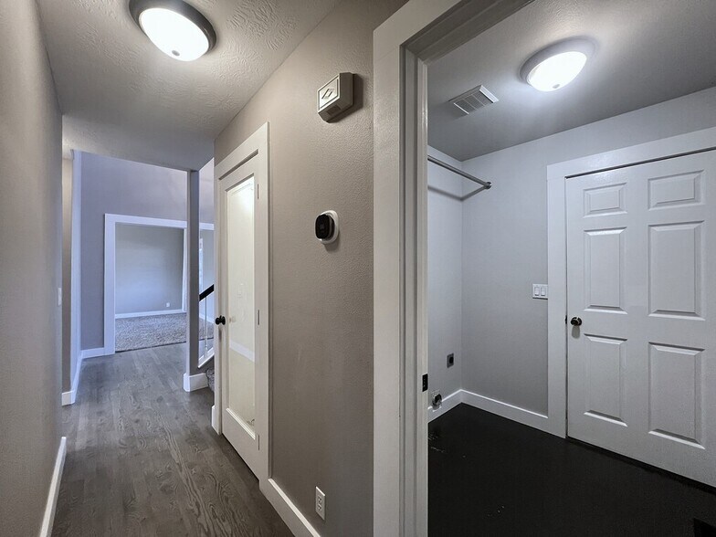 Building Photo - 2541 E Clarene Ct