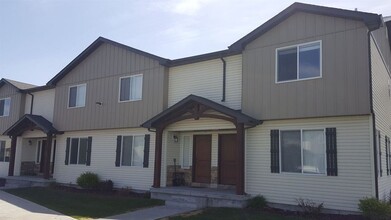 Building Photo - Comfort & Convenience in The Meadows – 3 B...