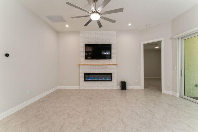 Building Photo - 6100 Bella Rosa Ln