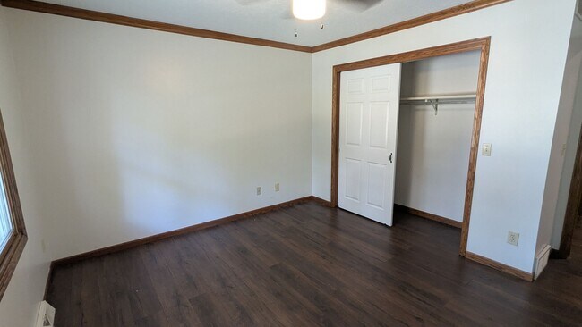 Building Photo - 2025 Longfellow St NE