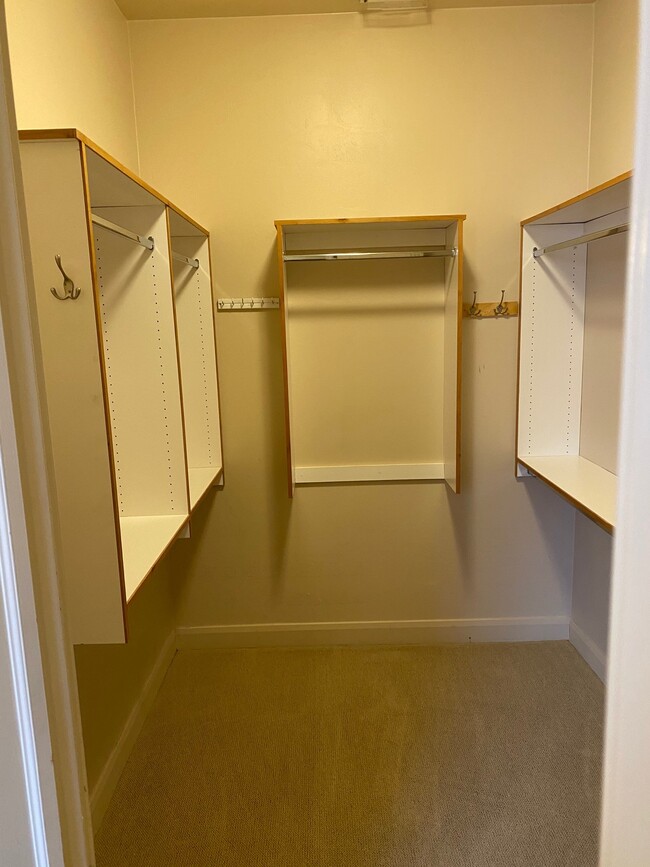 Building Photo - 2242 N Gunsight Dr