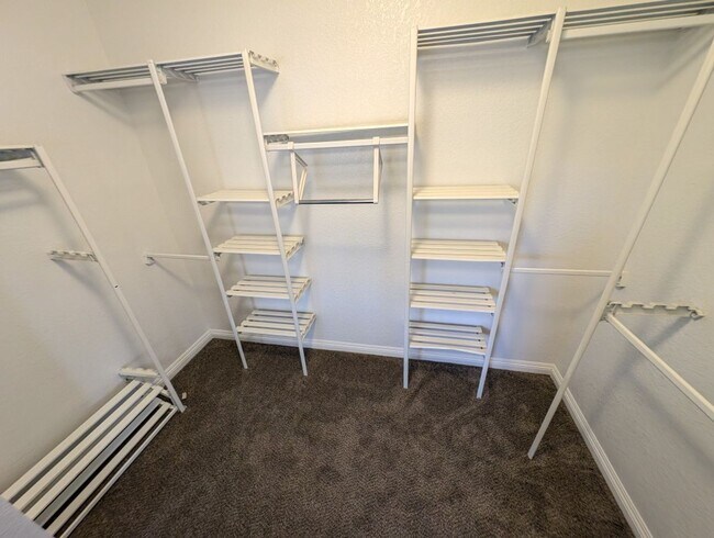 Building Photo - 731 Rising Star Dr