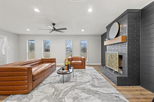 Building Photo - 3327 Carriage Cir