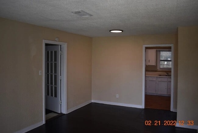 Building Photo - 5963 Southwind St