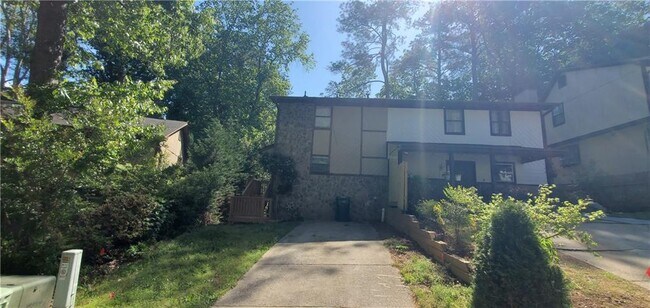 Building Photo - 2571 Park Rd