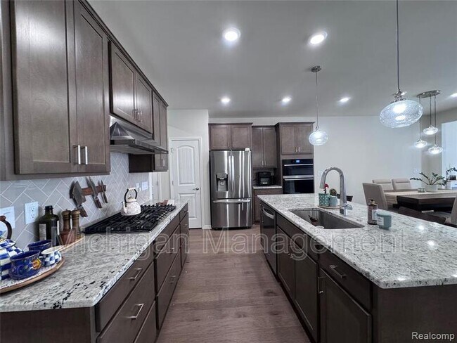 Building Photo - 1434 Superior Dr